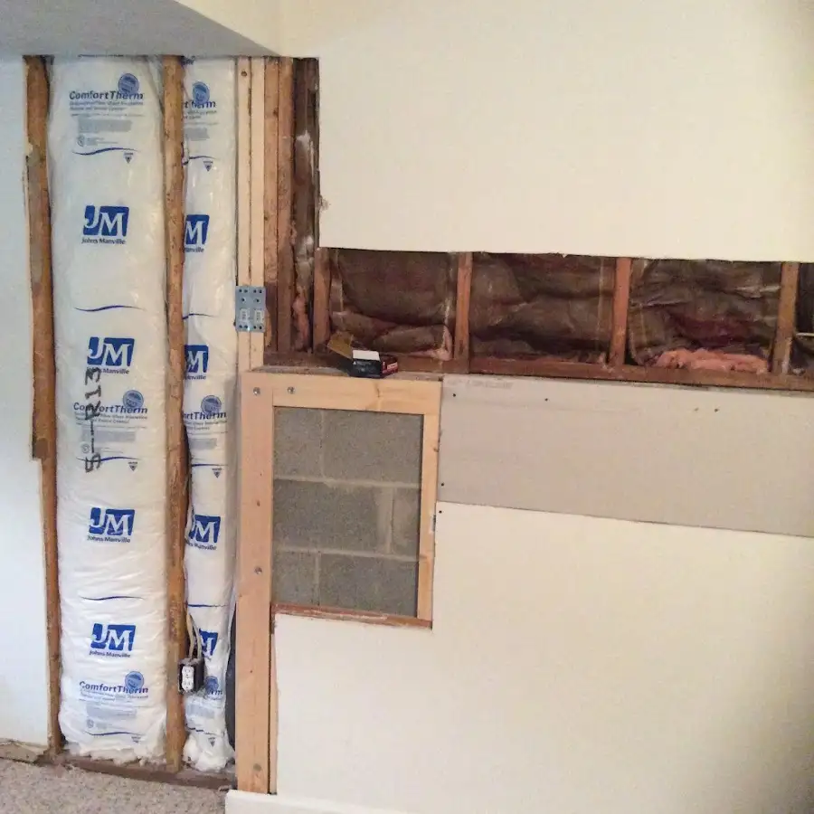 Wall insulation replacement during Structural Drying in Berlin